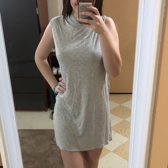 H&M Dresses & Skirts - 🌻 H&M Gray Mockneck T-Shirt Shift Dress